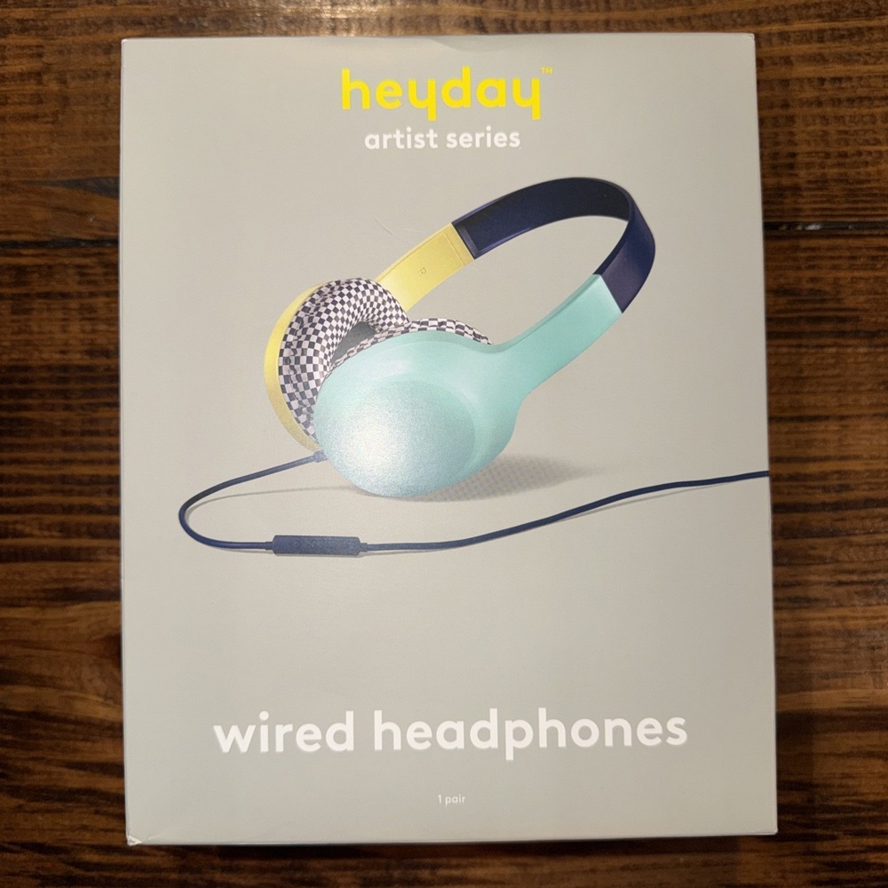 Wired Over-Ear Headphones‎ - heyday with Marvin Chang